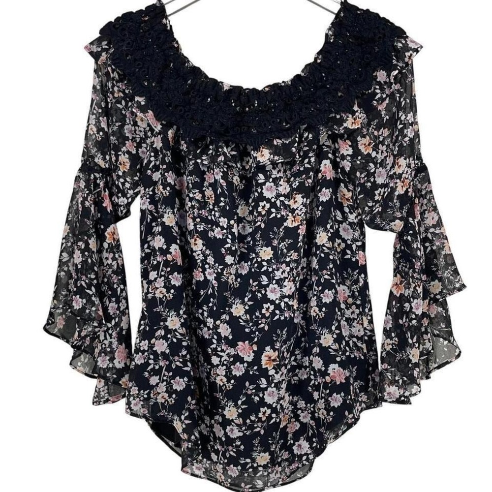 White House Black Market Women's‎ Top Bell Sleeve Fully Lined Lace Collar Sz M